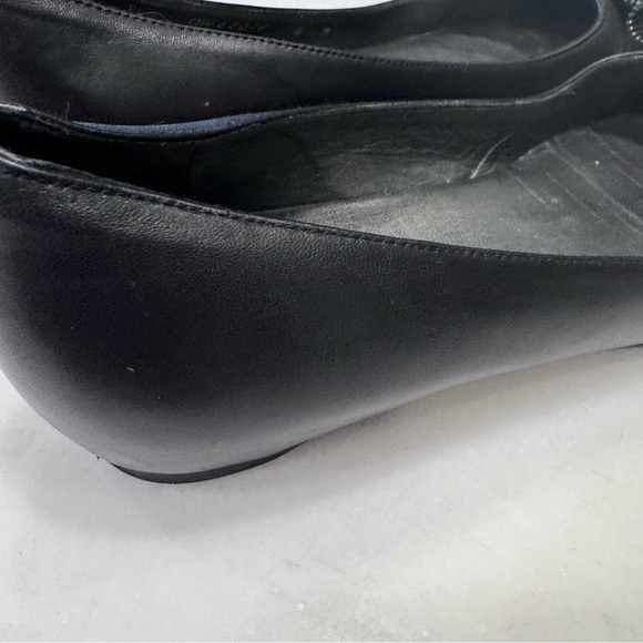 Stuart Weitzman Blk Leather & Blk Patent cap toe silver Chain Bow Flats Size 6 - Picture 5 of 13